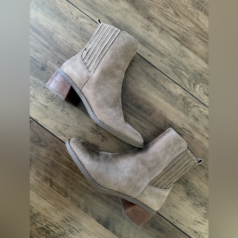 DV Dolce Vita Booties - Picture 1 of 4